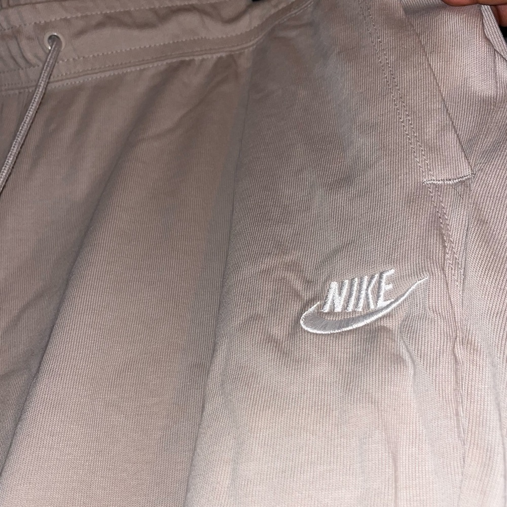 NIKE Sportswear Club Mid-Rise Jogger Pants